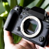 Category Mirrorless Camera image